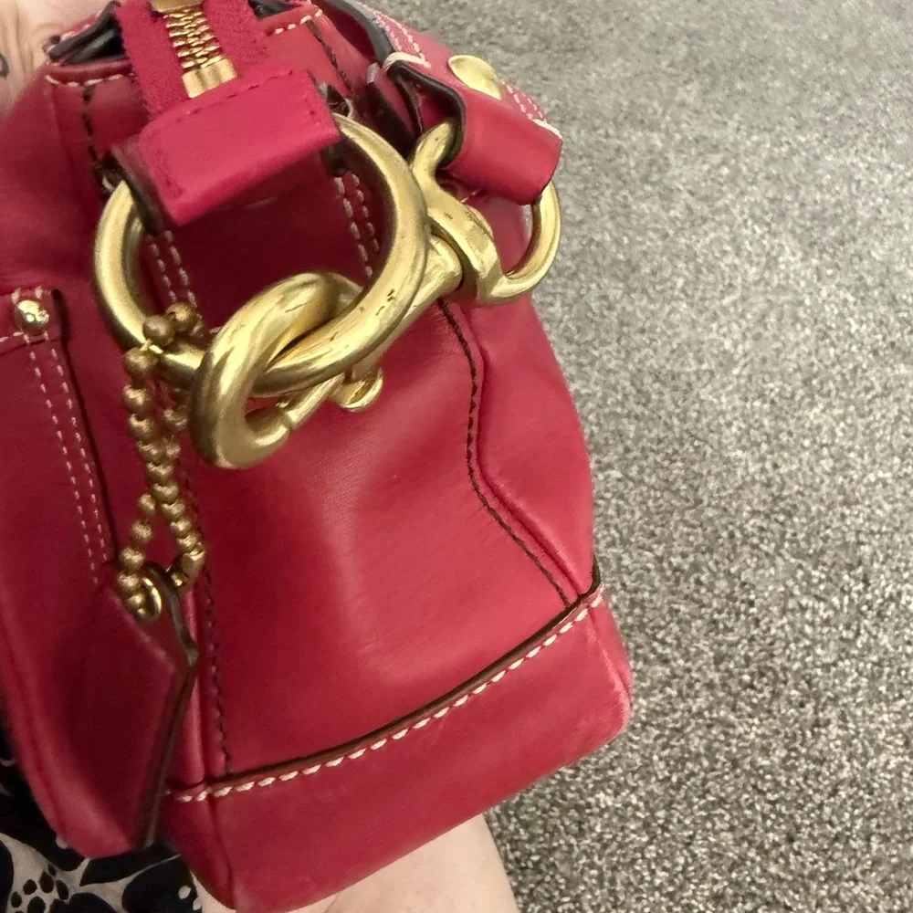 Coach 65th Anniversary Turnlock color raspberry - Picture 2 of 8
